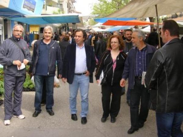 Στην λαϊκή αγορά της Κοζάνης ο Θ. Μουμουλίδης