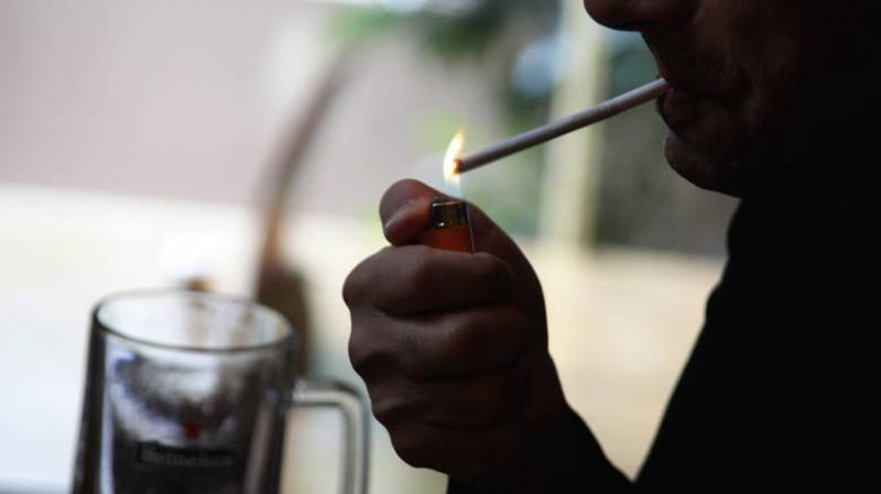 Η περιπέτεια ενός πολίτη στην Φλώρινα όταν κατάγγειλε στην ΑΣΤΥΝΟΜΙΑ το κάπνισμα σε κλειστό δημόσιο χώρο. Τι ισχυρίστηκαν οι αστυνομικοί, τι απάντησαν οι υπηρεσίες.