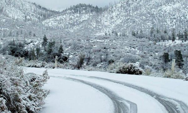 Δυτική Μακεδονία: Με αλυσίδες η κυκλοφορία των οχημάτων στο ορεινό οδικό δίκτυο και στην Εγνατία