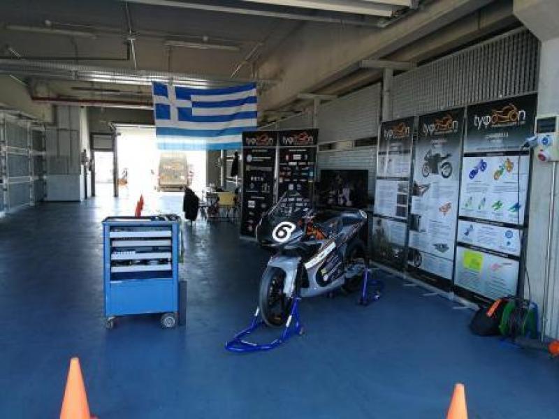 Έτοιμη για τους αγώνες η ομάδα Tyφoon MotoRacing Team με την Χίμαιρα στην πίστα της Αραγονίας