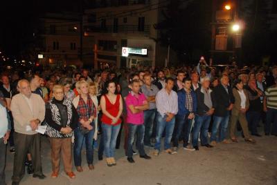 Ο Βασίλης Κωσταντόπουλος στην προεκλογική συγκέντρωση στην πλατεία των Σερβίων (φωτο)