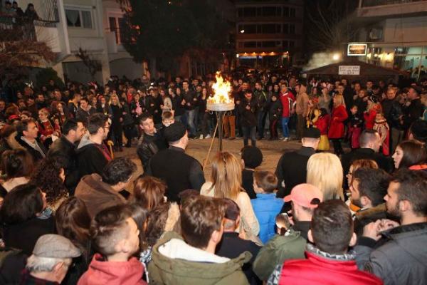 Το έθιμο των «φανών» στην Κοζάνη και οι «μπουμπούνες» της Καστοριάς