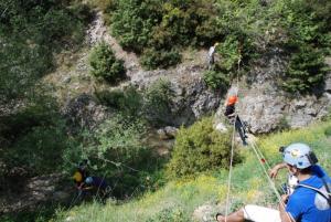 Παιχνίδια βαρύτητας με σχοινιά - Flying Fox &amp; Rapel στα φαράγγια Σερβίων (βιντεο-φωτογραφίες)