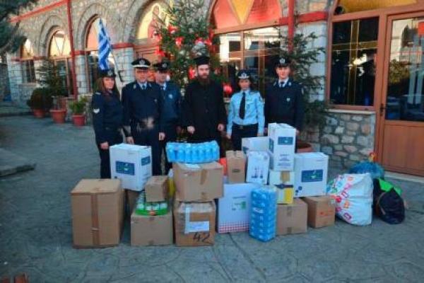 Χριστουγεννιάτικα δώρα προσέφεραν οι αστυνομικές Διευθύνσεις της Δυτικής Μακεδονίας σε φορείς και συλλόγους