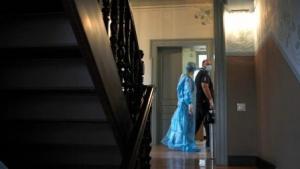 Σε καθεστώς ειδικών περιοριστικών μέτρων από σήμερα στις 22.00 οι ΠΕ Ιωαννίνων και Κοζάνης. Στα ύψη τα κρούσματα στην Κοζάνη