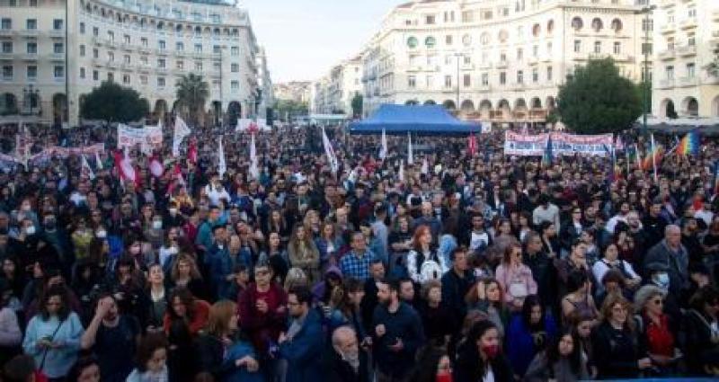 Δυναμική και μαζική η αντιπολεμική συναυλία στη Θεσσαλονίκη