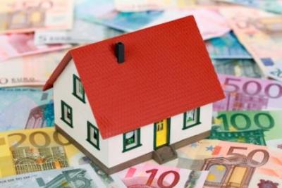 Στα 242 δισ. ευρω η «βόμβα» του ιδιωτικού χρέους πνίγει νοικοκυριά και δανειλήπτες
