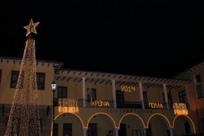 Αναψε το Χριστουγεννιάτικο δένδρο στην Σιάτιστα (φωτο)