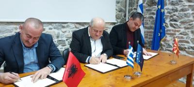 Υπογράφτηκε πρωτόκολλο συνεργασίας ανάμεσα στους δήμους που μοιράζονται τα νερά της Πρέσπας