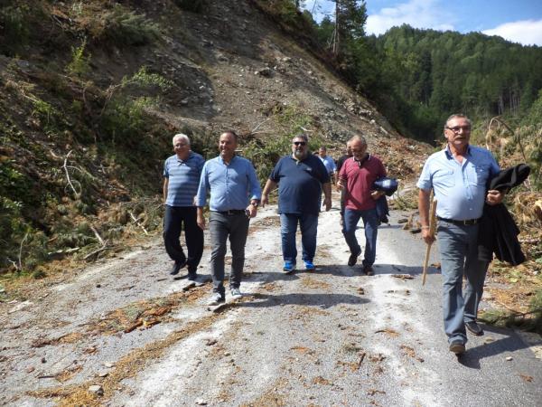 Ξεκίνησαν την Παρασκευή 7 Αυγούστου, οι εργασίες αποκατάστασης της μεγάλης κατολίσθησης στο δρόμο Βελβεντού - Καταφύγι στη θέση «Μπιτζινίσιος»