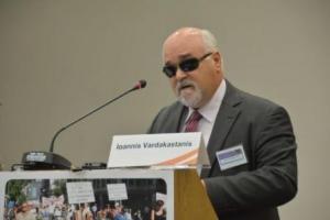 O πρόεδρος της ΕΣΑμεΑ Ιωάννης Βαρδακαστάνης στην Κοζάνη