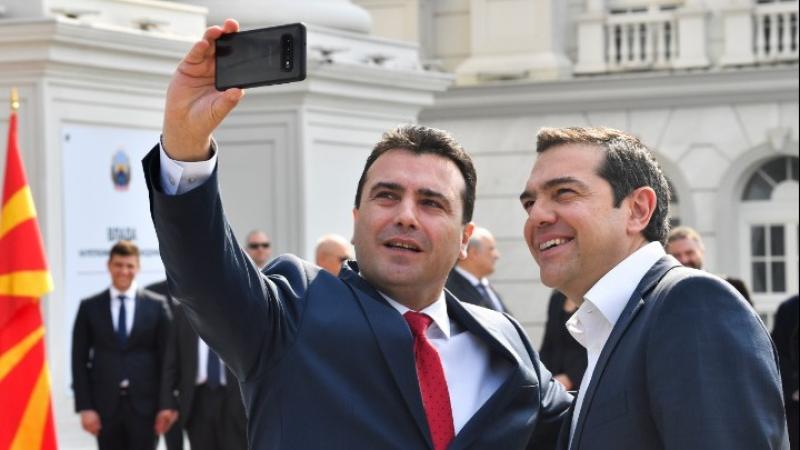Με selfie Ζάεφ- Τσίπρα η τελετή υποδοχής του Έλληνα πρωθυπουργού